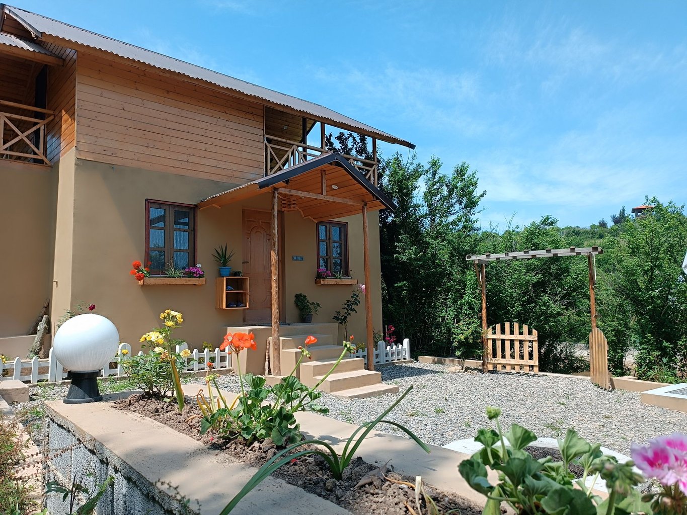 یک خوابه چوبی تی تی سا