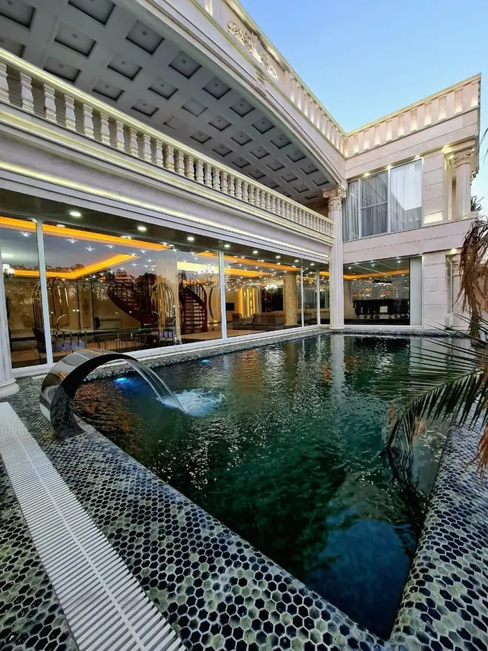 ویلا چهارخوابه عمارت لاین - استخر روباز