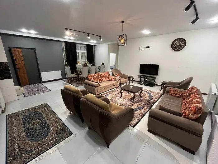 ویلا دوخوابه - استخردار باغ بیات 2