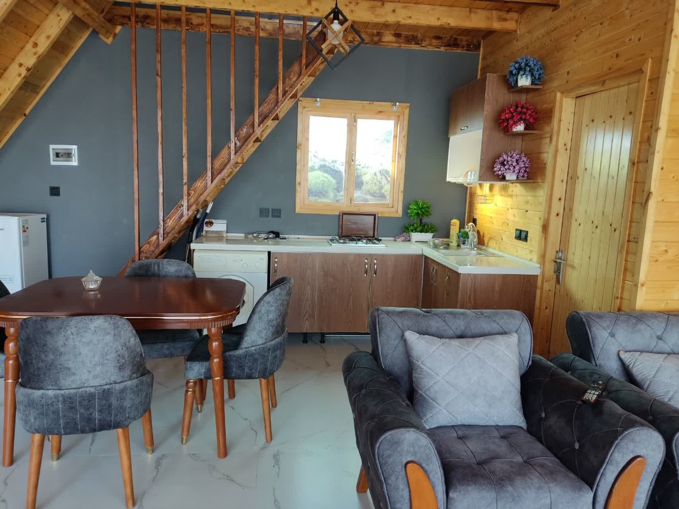 کلبه یک خوابه سوئیسی امیر 80