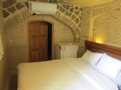 اقامتگاه سنتی سینا - واحد سه تخته 3