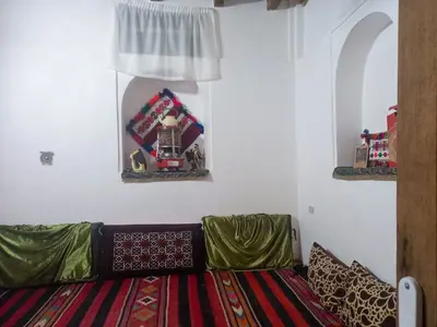 بومگردی سنگسری - واحد فانوس