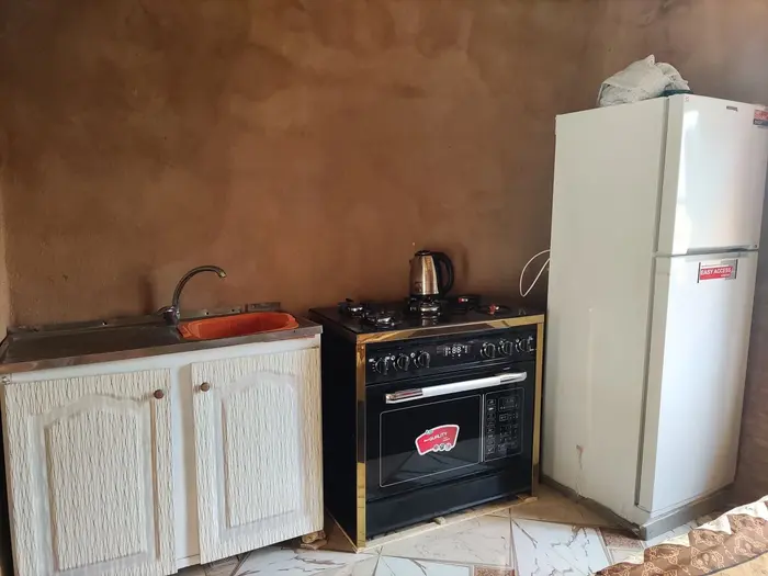 بوم گردی دل‌آرام عباسیان - واحد 2 - آشپزخانه 