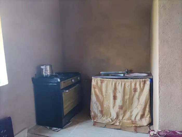 بوم گردی دل‌آرام عباسیان - واحد ۴ - آشپزخانه 