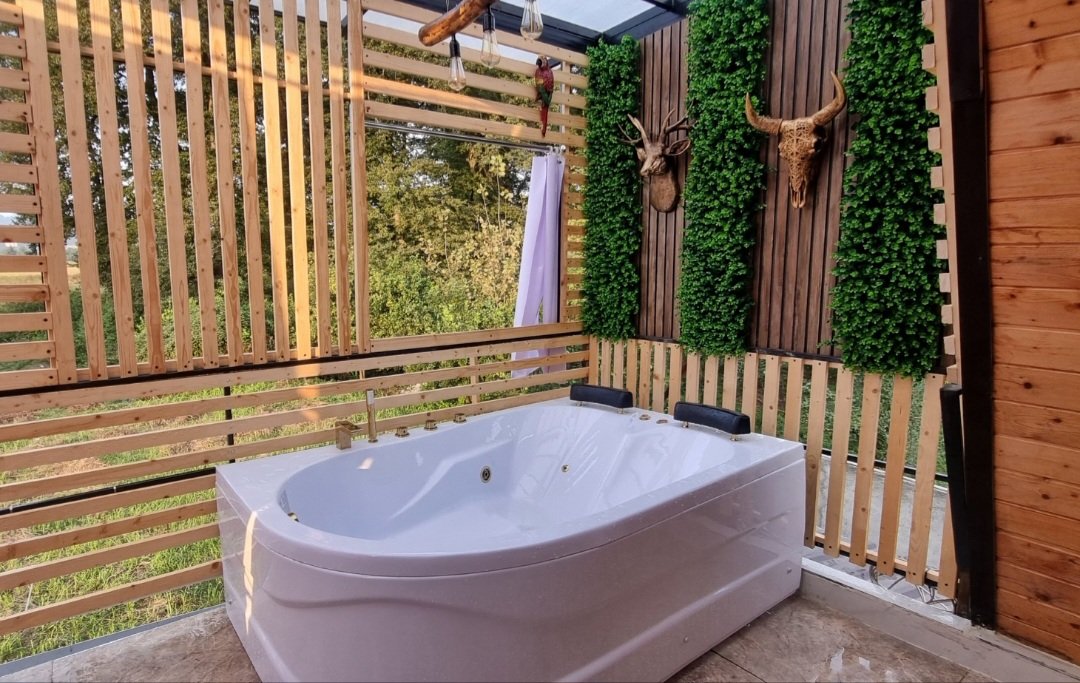 کلبه یک خوابه سوئیسی جکوزی دار هیرکانی