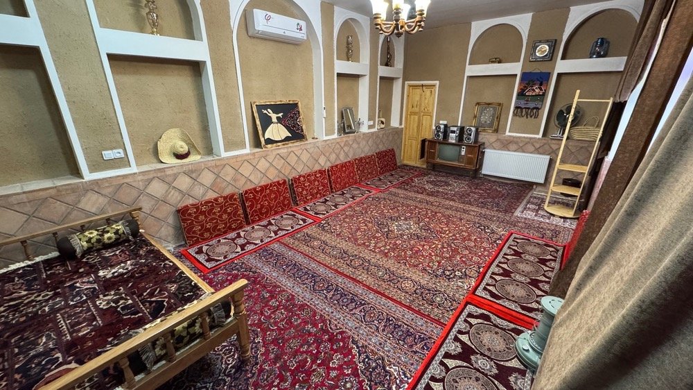 بوم گردی عمارت میرزا مهدی خان - واحد ۳۲متری
