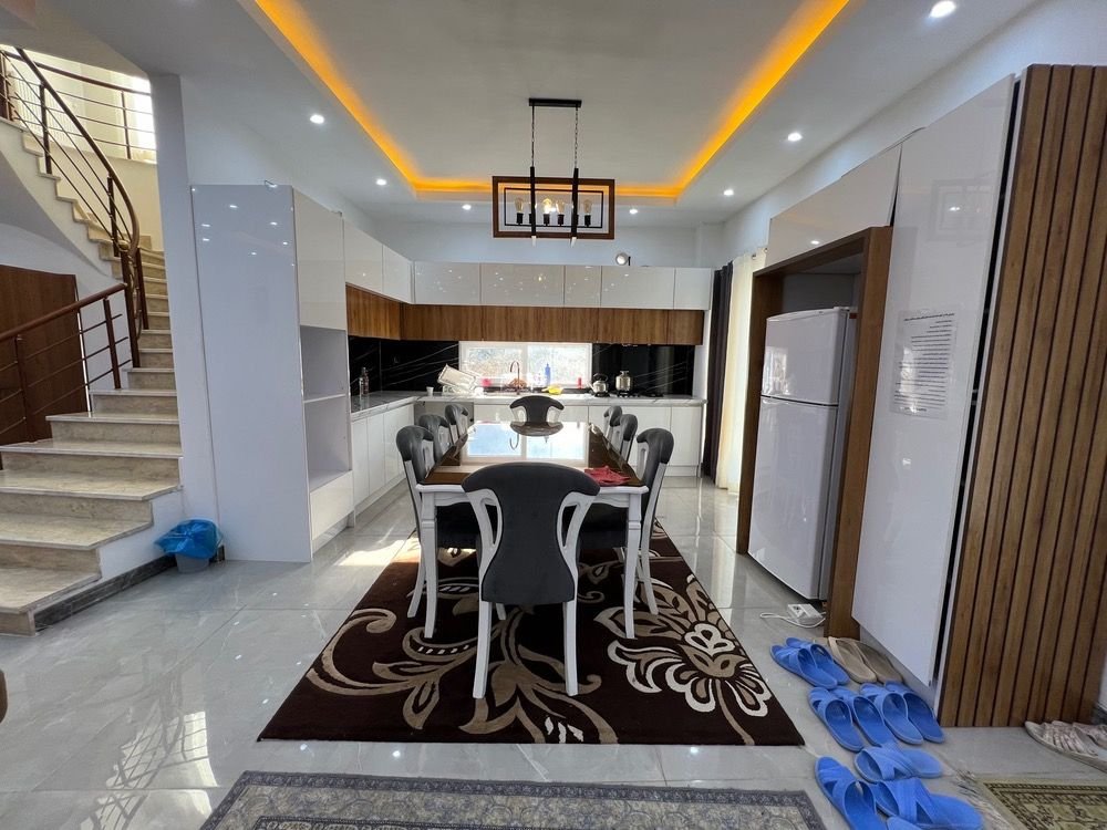 ویلا چهارخوابه تریپلکس استخردار عمارت گلریز