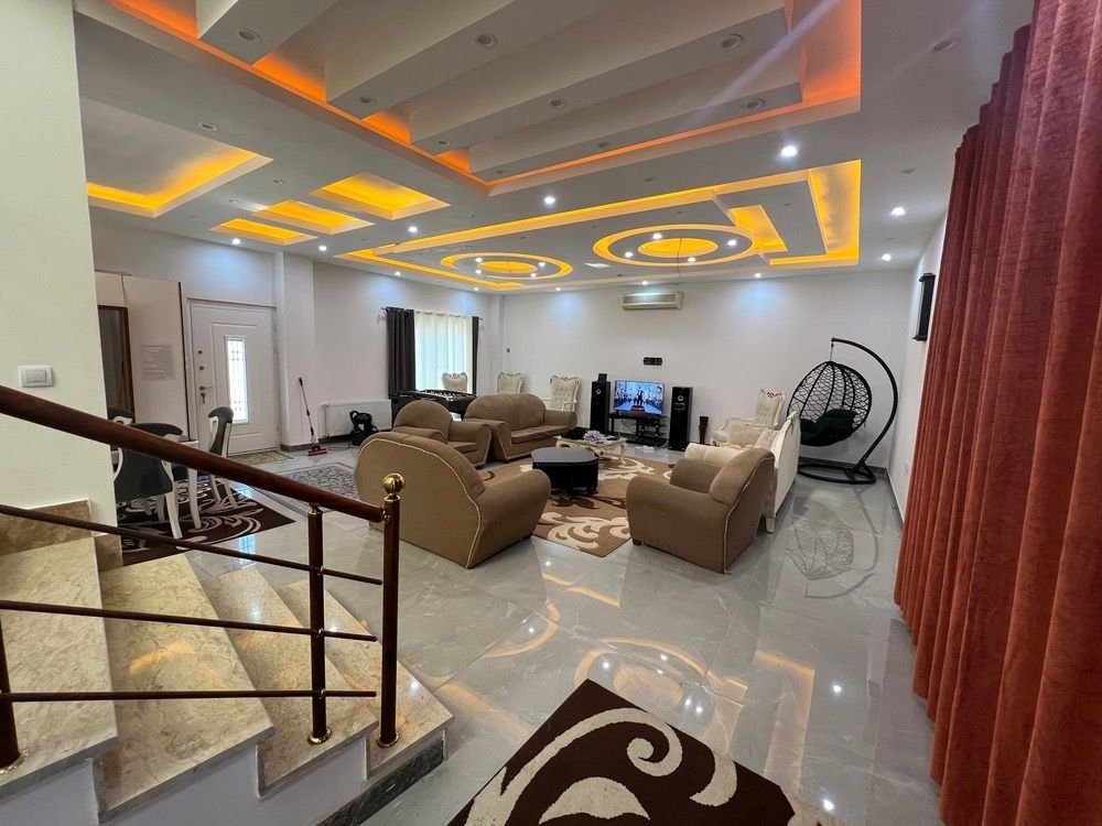 ویلا چهارخوابه تریپلکس استخردار عمارت گلریز