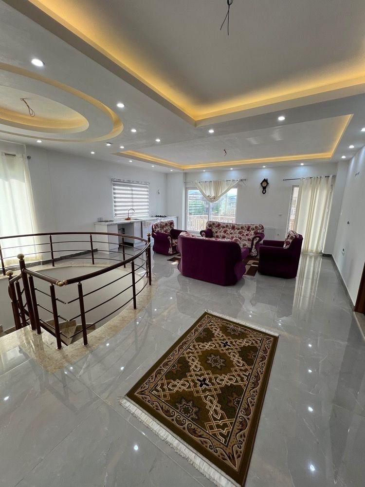 ویلا چهارخوابه تریپلکس استخردار عمارت گلریز