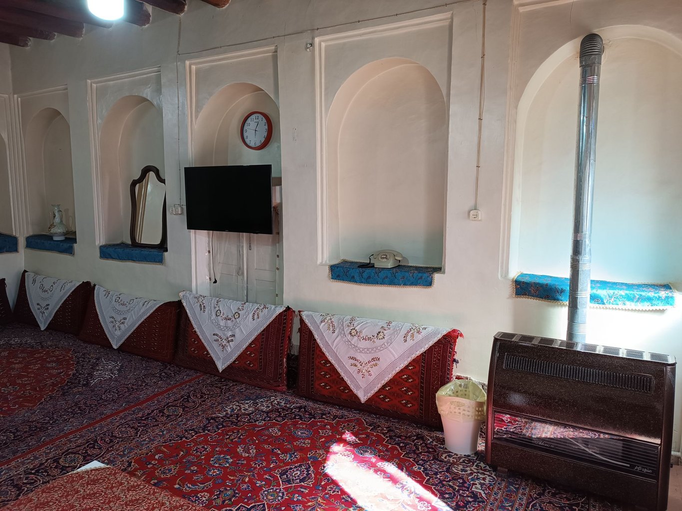 اقامتگاه سنتی دمواژه - واحد سه دری