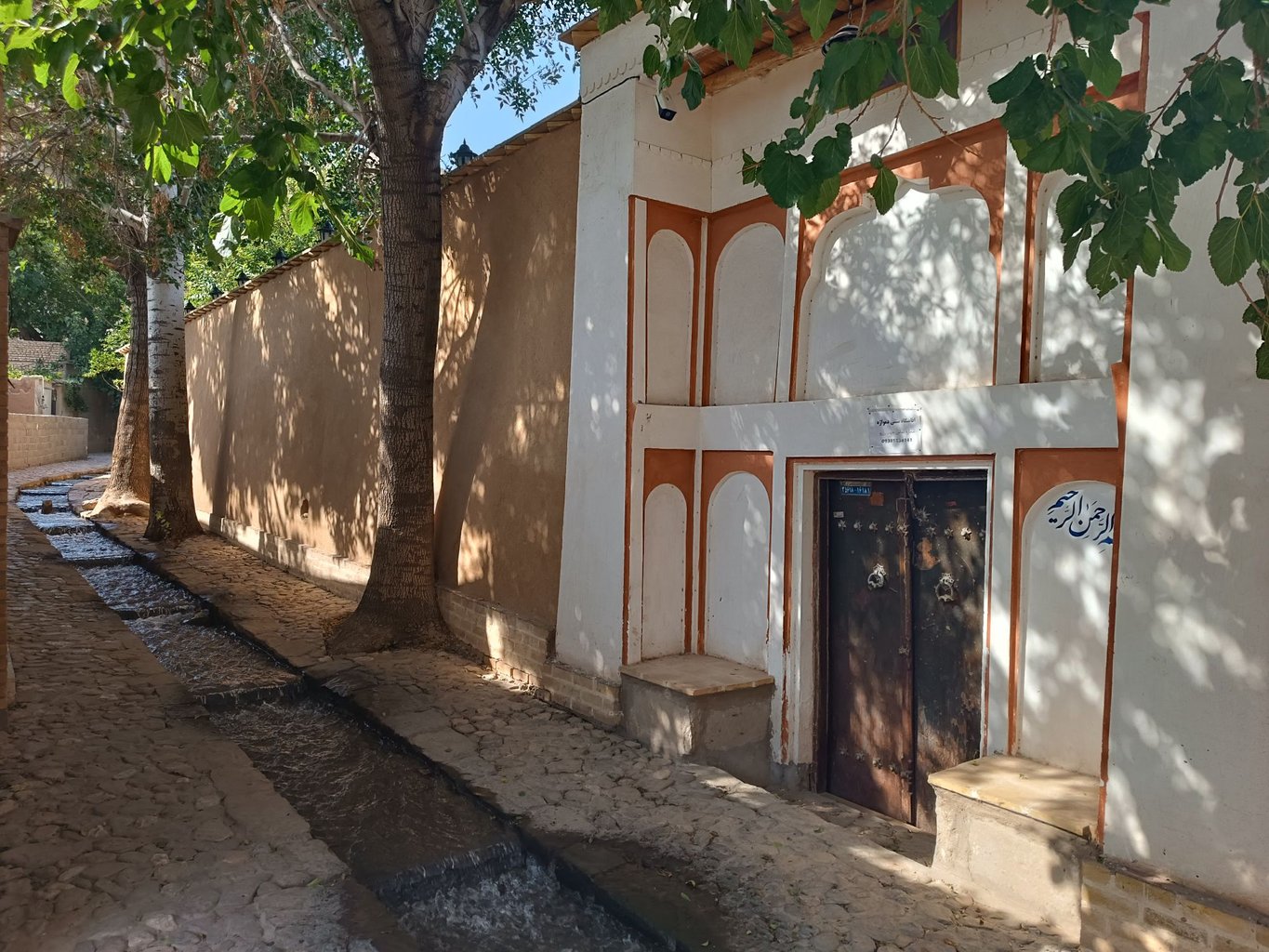 اقامتگاه سنتی دمواژه - واحد سه دری - درب ورودی