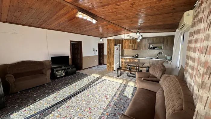 کلبه دوخوابه جنگلی جکوزی دار تی تی