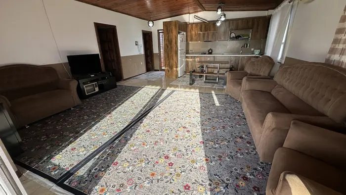 کلبه دوخوابه جنگلی جکوزی دار تی تی