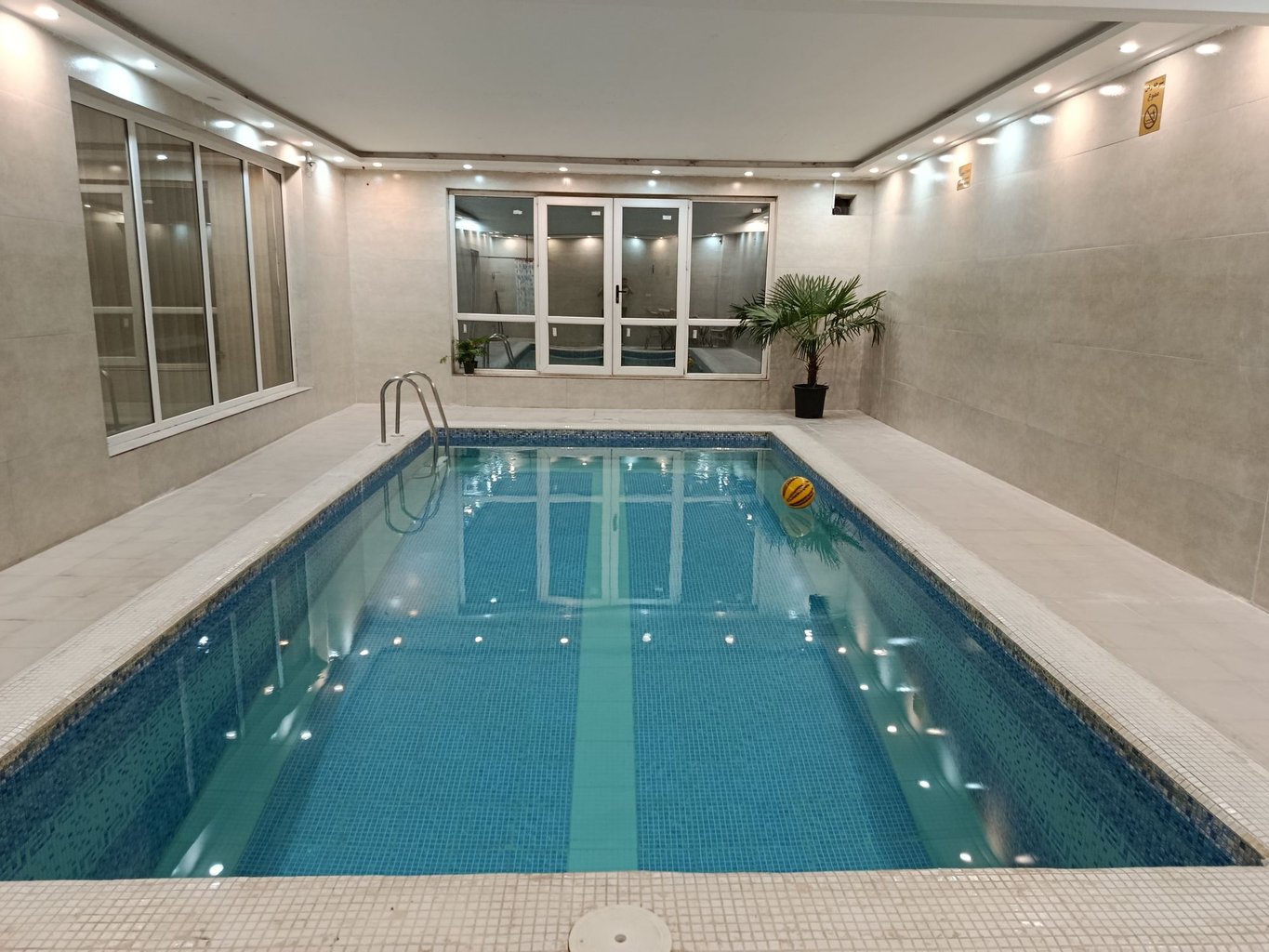 ویلا دوخوابه استخردار آبگرم عمارت الف - استخر آبگرم