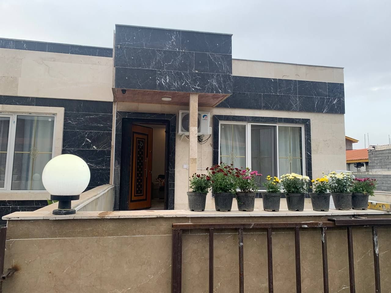 ویلا دوخوابه گل سرخ 2