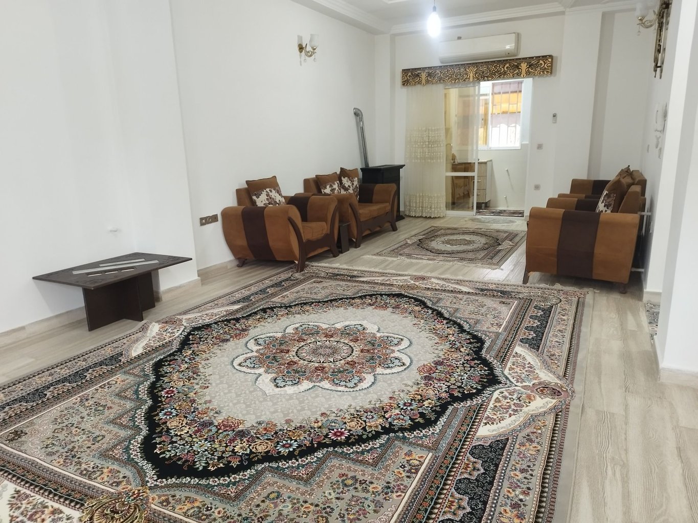 آپارتمان دوخوابه پای کوه