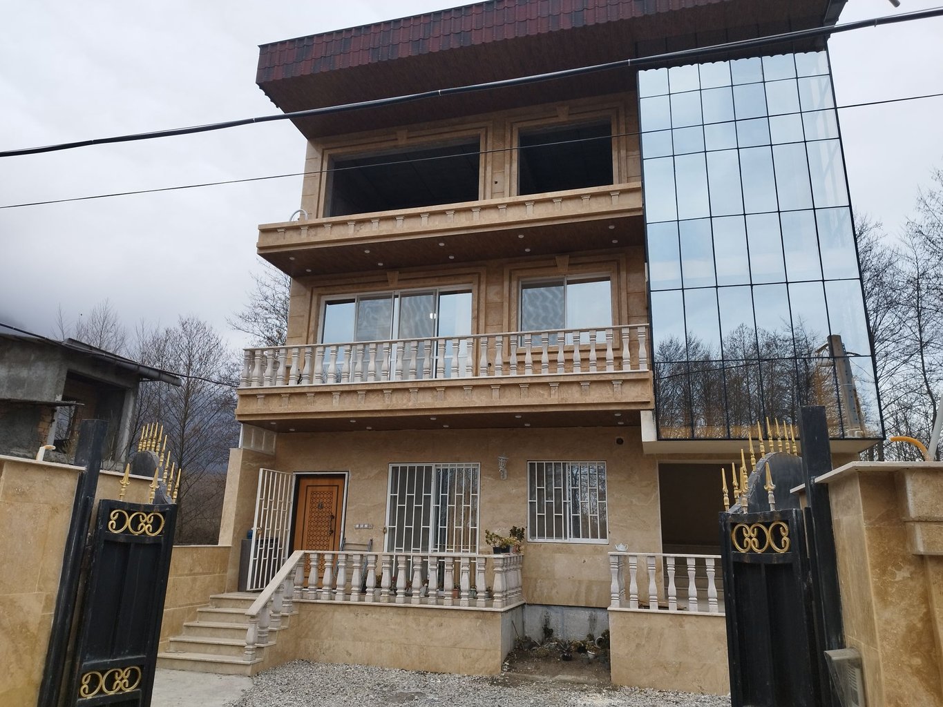 آپارتمان دوخوابه پای کوه