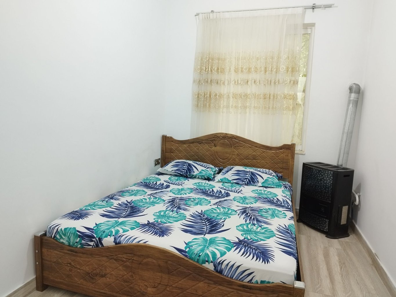 آپارتمان دوخوابه پای کوه