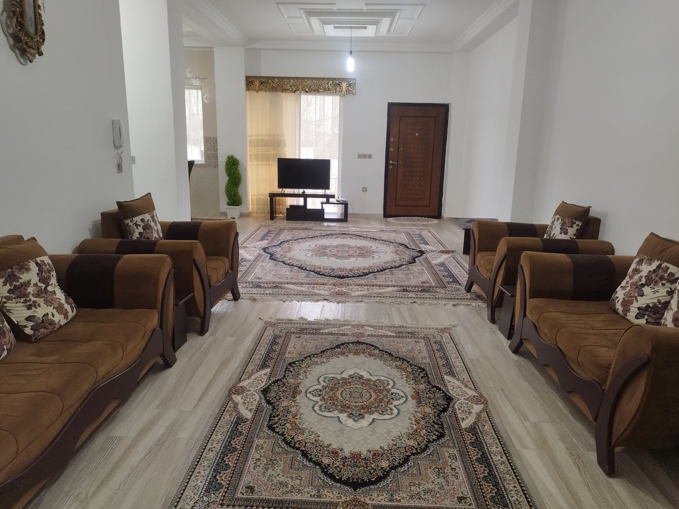 آپارتمان دوخوابه پای کوه