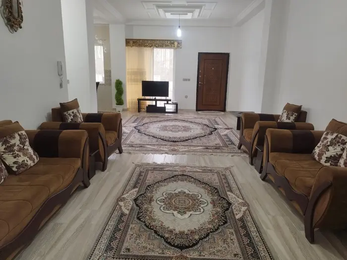 آپارتمان دوخوابه پای کوه