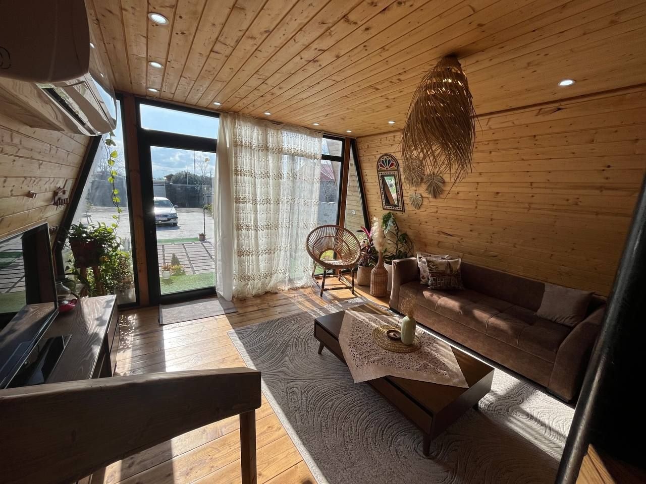 یک خوابه ساحلی سوئیسی فرحناک