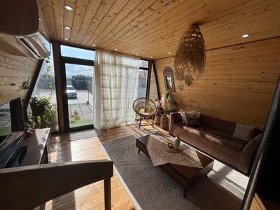 کلبه یک خوابه ساحلی سوئیسی فرحناک