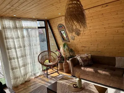 کلبه یک خوابه ساحلی سوئیسی فرحناک