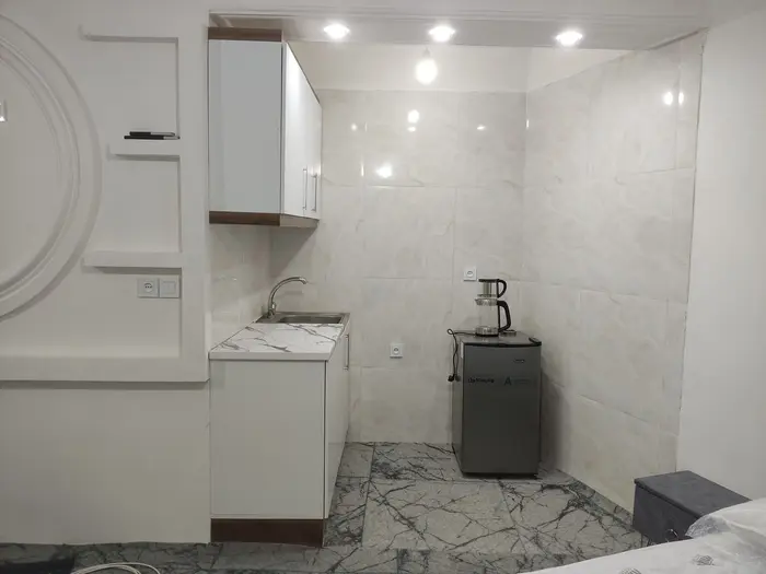 صدف - واحد 2 - آشپزخانه یخچال مینی بار .ظرفشویی. چای ساز .