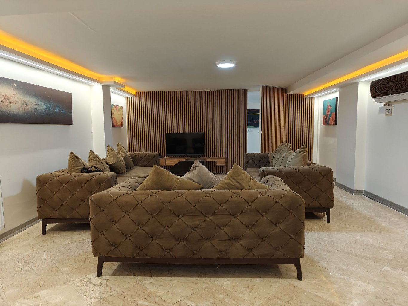 آپارتمان یک خوابه جکوزی دار دلا پونک