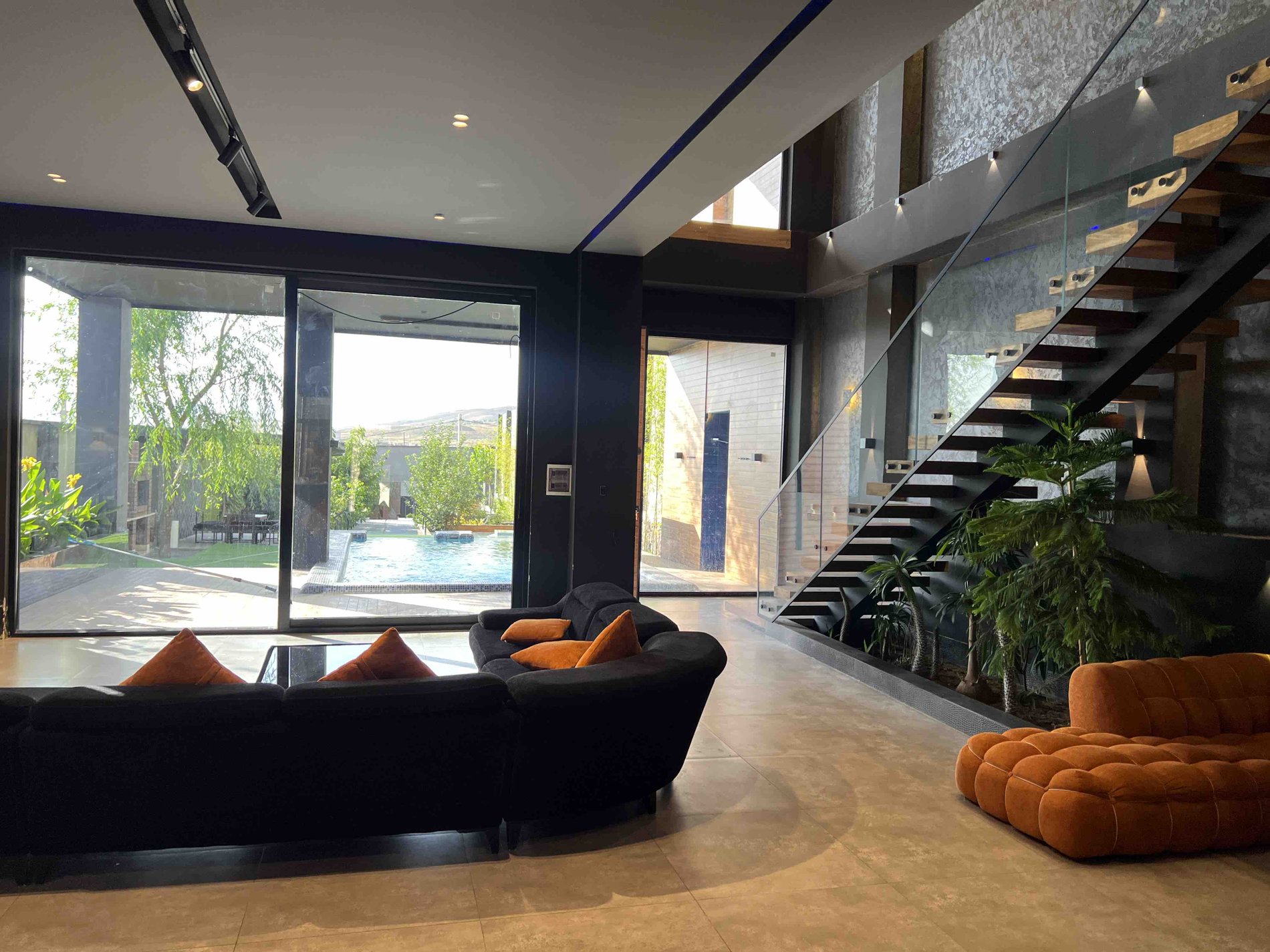 ویلا پنج خوابه عمارت گارنت