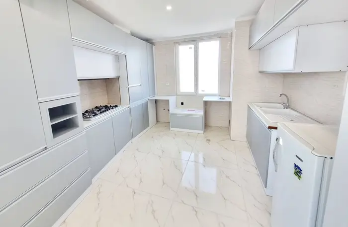 آپارتمان سه خوابه ارغوان ۱