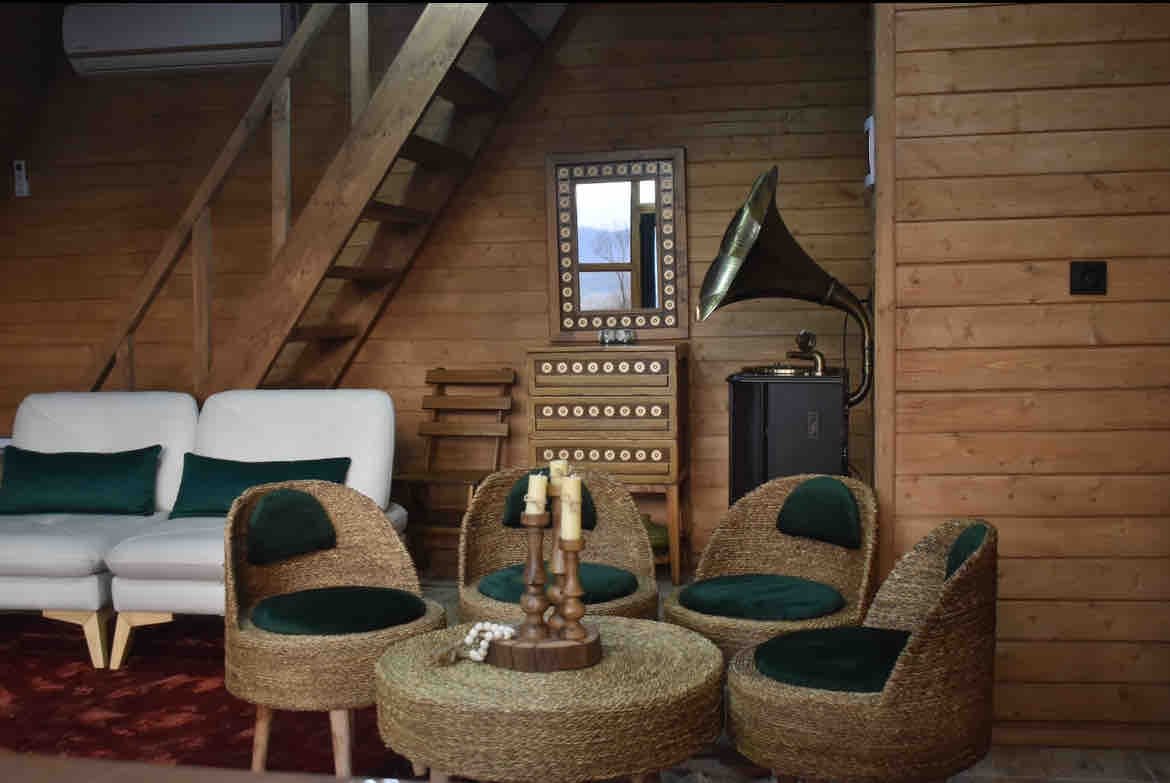 یک خوابه سوئیسی بهشت چوبی