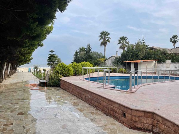 ویلا پنج خوابه ساحلی استخر دار متلقو - انتخاب عنوان تصویر