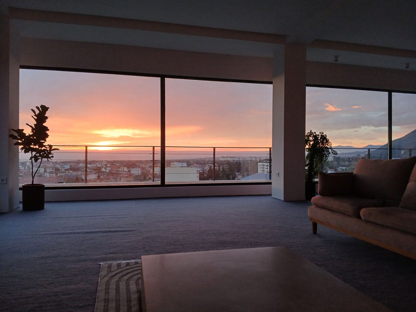 ویلا پنج خوابه استخرادار آبگرم کالی