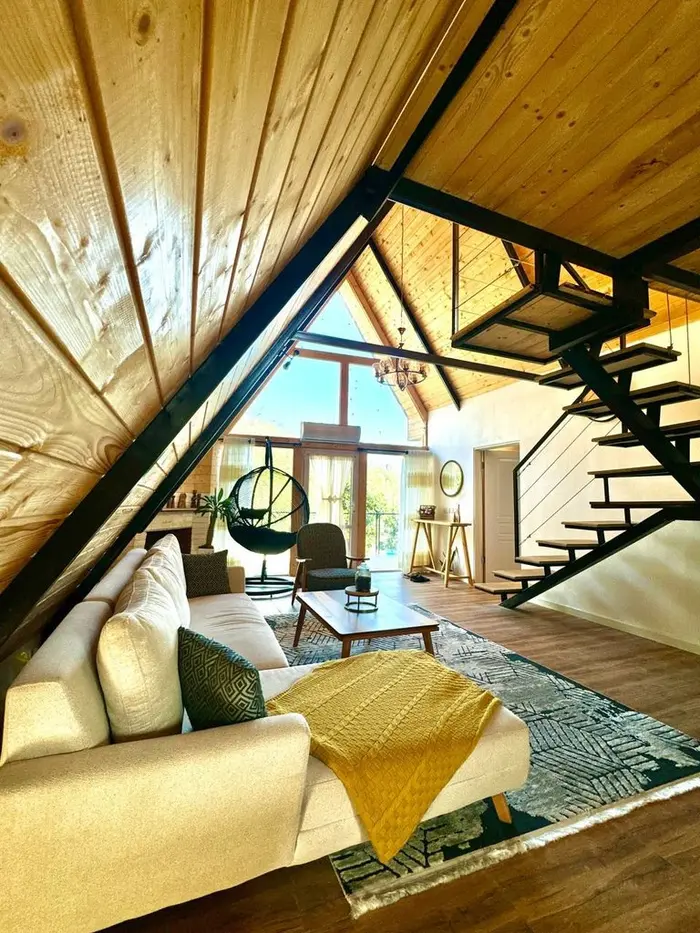 کلبه دوخوابه سوئیسی جکوزی دار کومه