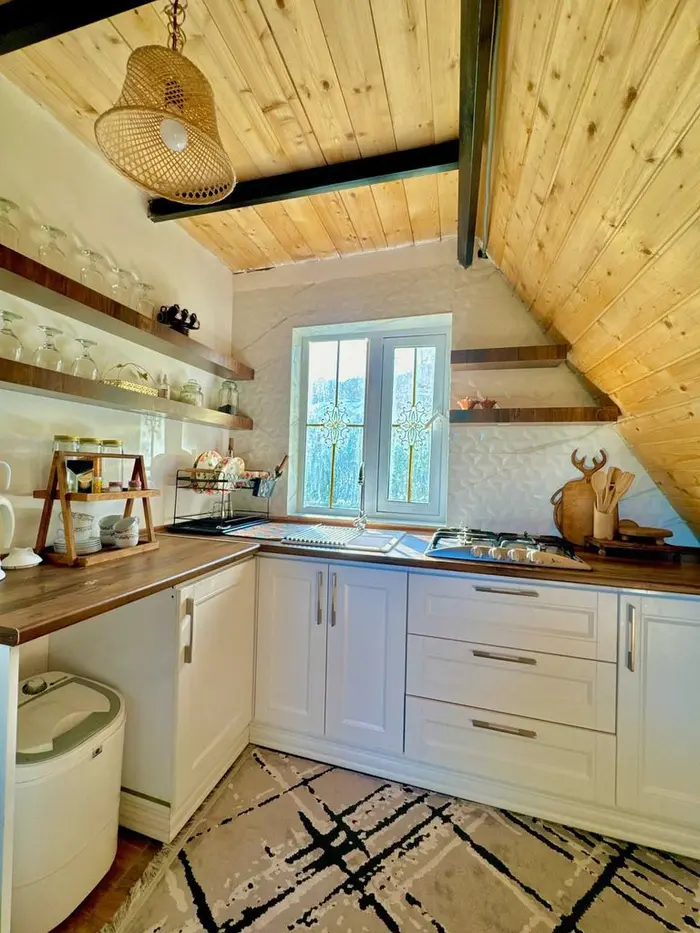 کلبه دوخوابه سوئیسی جکوزی دار کومه