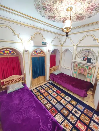 بومگردی عمارت طهران - واحد اقاقیا