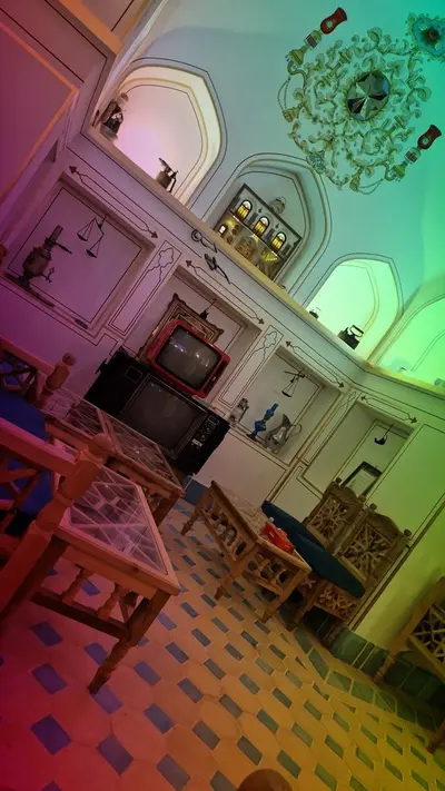 بومگردی عمارت طهران - واحد شب بو