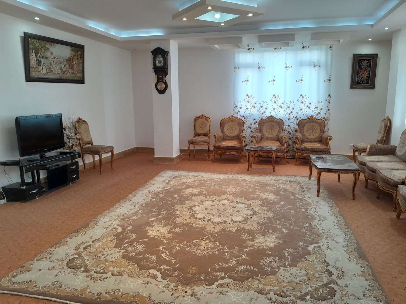 آپارتمان دوخوابه اتابک