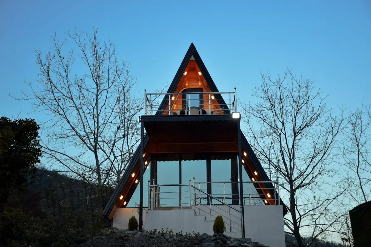 کلبه دوخوابه سوئیسی آفتاب