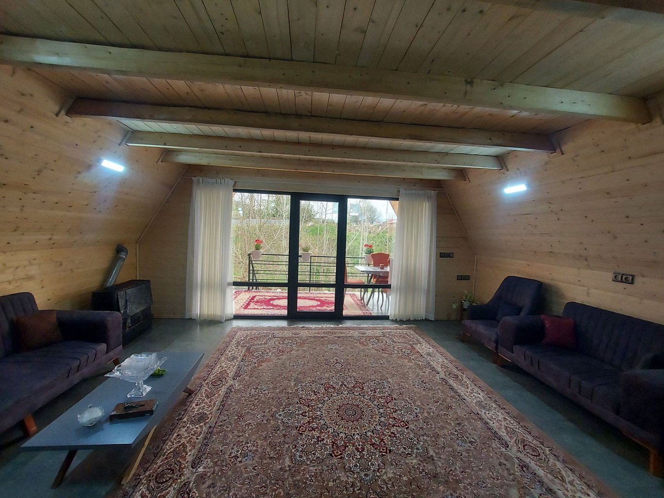 کلبه یک خوابه چوبی پناه