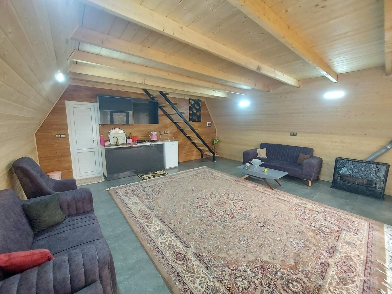 کلبه یک خوابه چوبی پناه