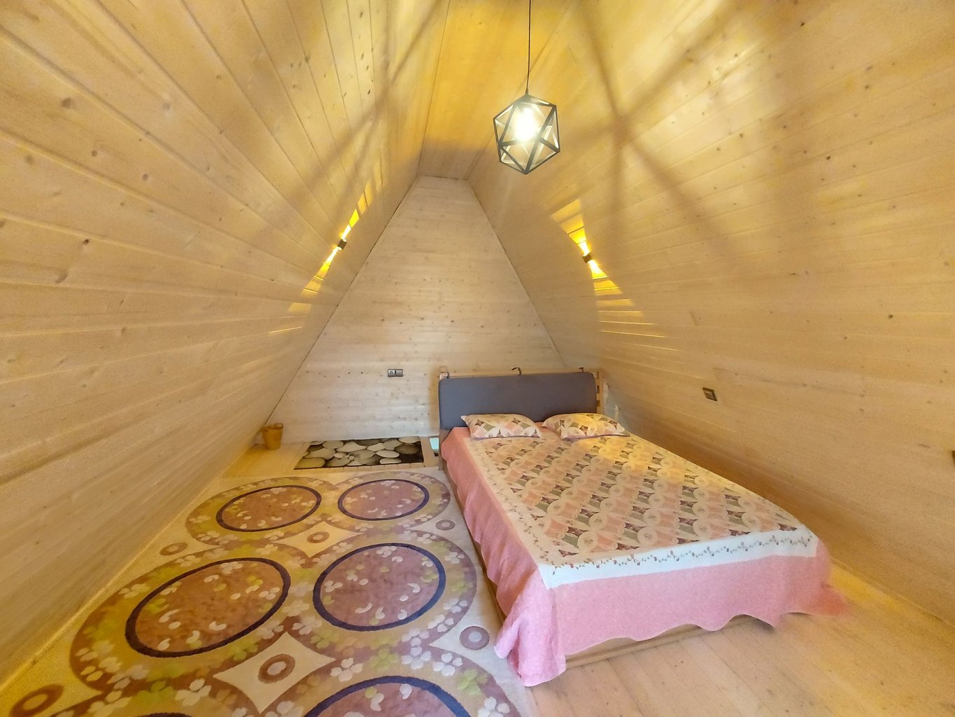 کلبه یک خوابه چوبی پناه