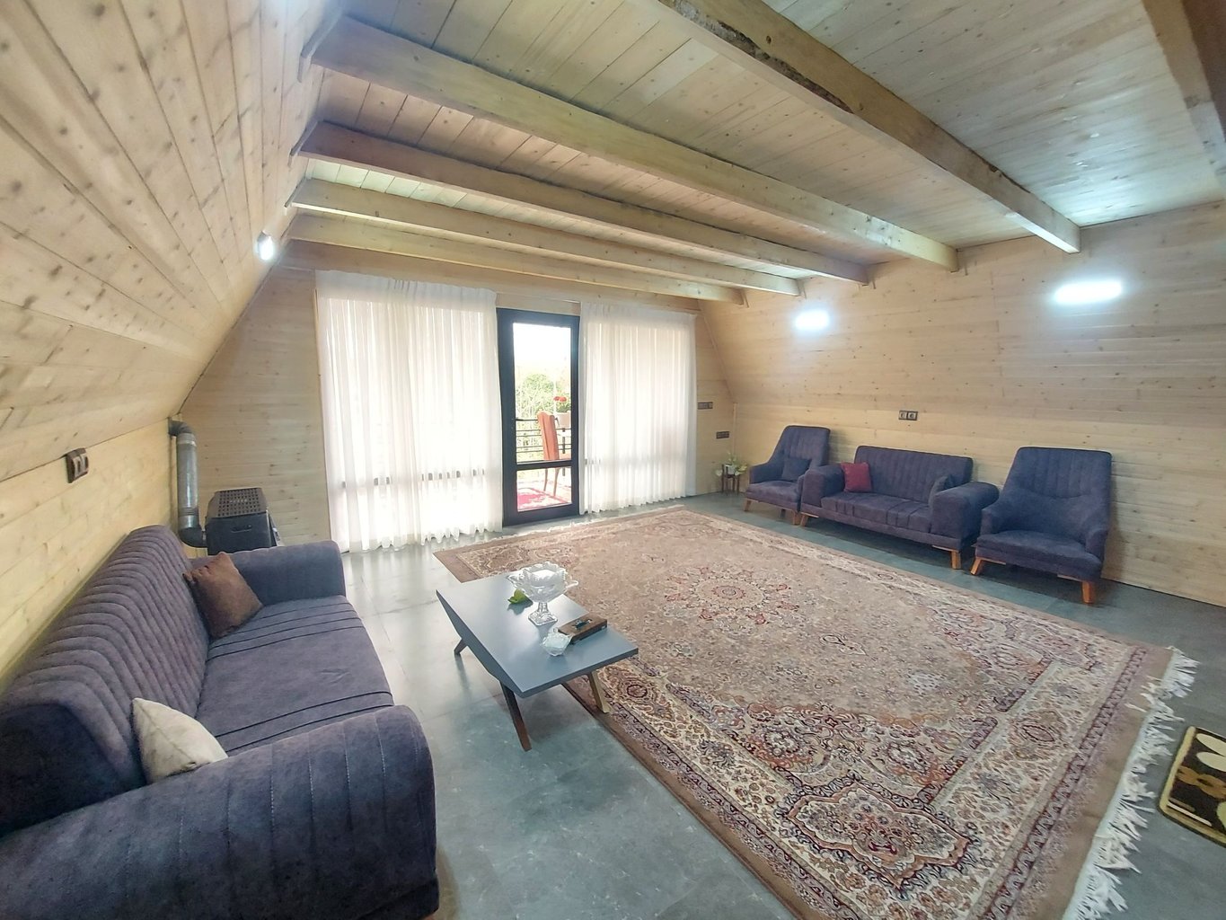 کلبه یک خوابه چوبی پناه