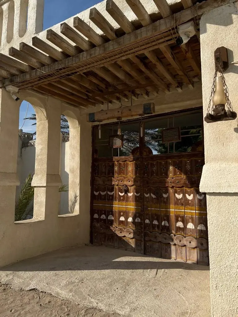 اقامتگاه سنتی درخت سبز - واحد فروغ - درب ورودی