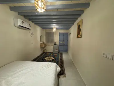 بومگردی گل ابریشم - واحد گُرُمزَنگی