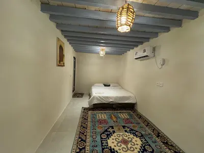 بومگردی گل ابریشم - واحد گُرُمزَنگی