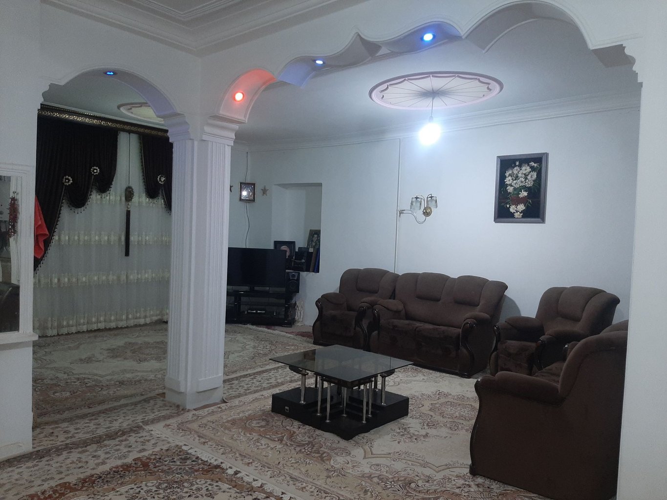 ویلا یک خوابه خانه باغ سپیدان - سالن پذیرایی
