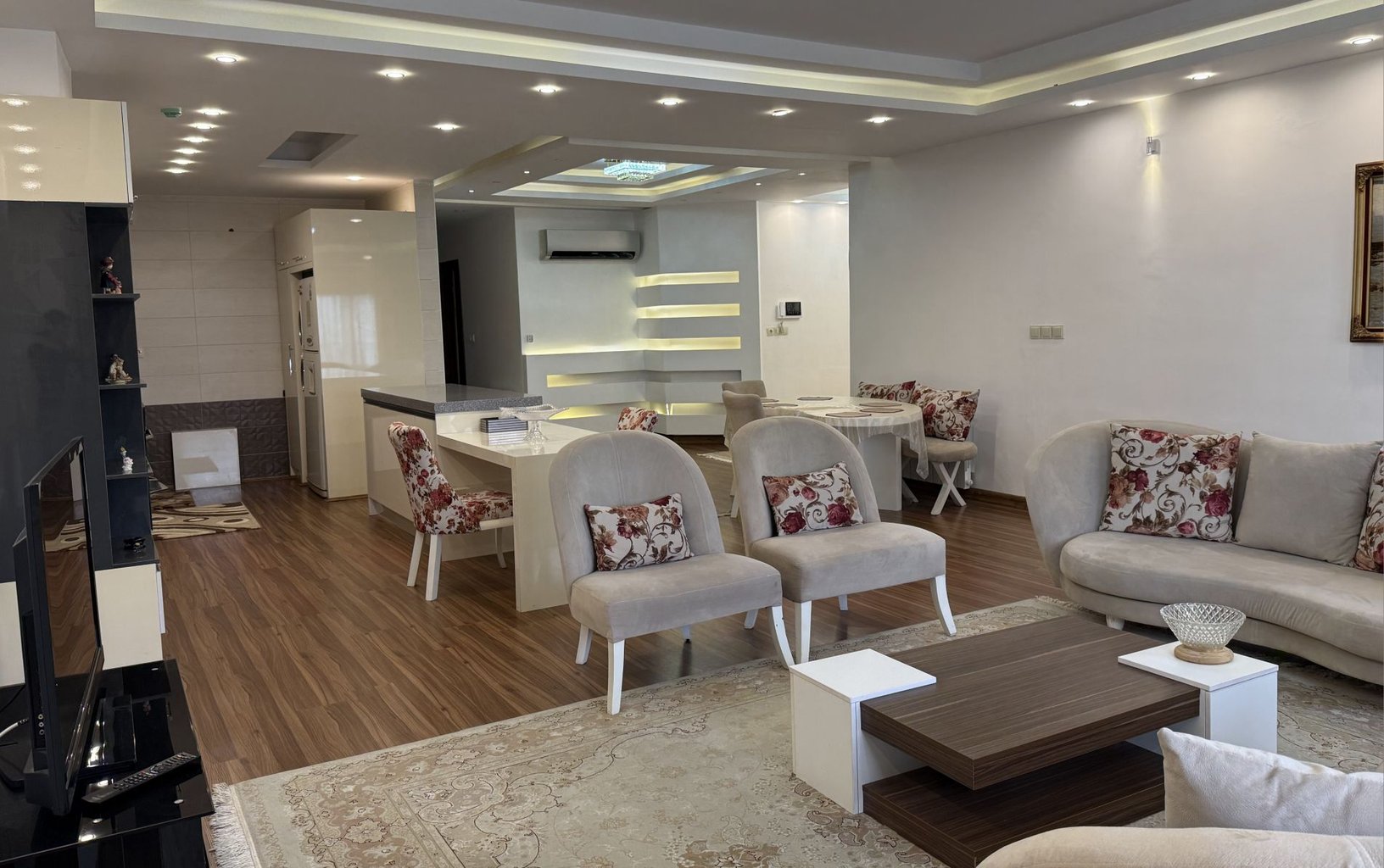 آپارتمان دوخوابه منجمی ۴