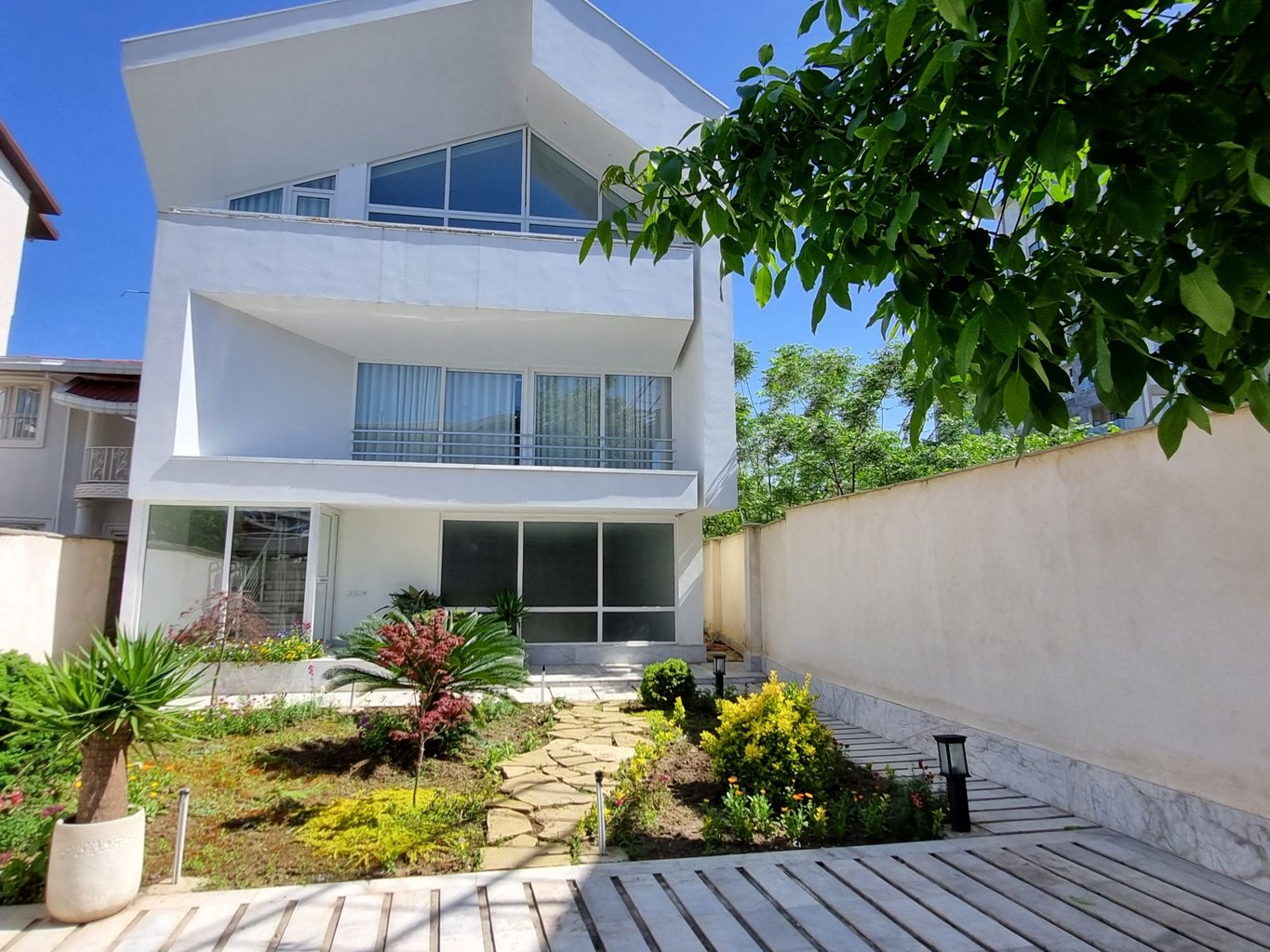 سه خوابه استخردار آبگرم دیلا